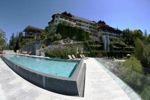 Bazén v ubytovaní Hotel Finkennest - Panoramic Garden Resort alebo v jeho blízkosti