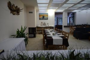 a dining room with a long table and chairs at Chata Patúch in Babkov