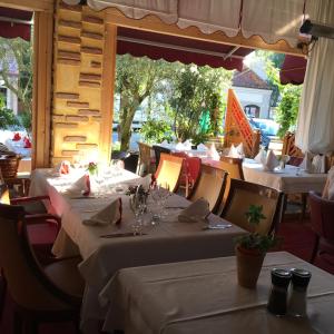 Un restaurant u otro lugar para comer en Hotel Ristorante La Terrazza