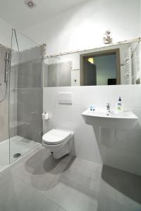 Kylpyhuone majoituspaikassa Avalis Apartamenty