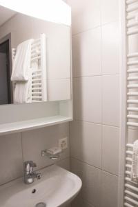 Bilik mandi di Albergo Diffuso Porrentruy