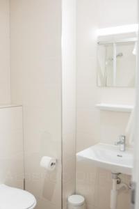 Bilik mandi di Albergo Diffuso Porrentruy