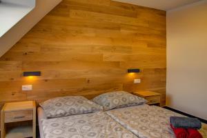 Postel nebo postele na pokoji v ubytování Hotel Žalý Apartmány