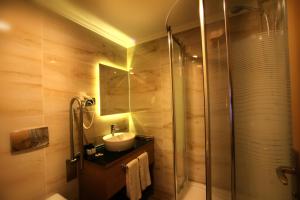 Koupelna v ubytování Beyoglu MLS Hotel + 37 fotografií