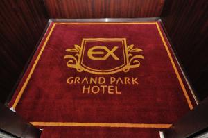 Grand Park Hotel Excel Kisarazu酒店的证书、奖牌、标识或其他文件
