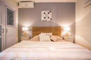 מיטה או מיטות בחדר ב-Domaine Les Cigales