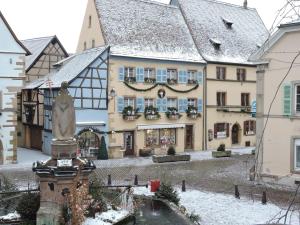 Photo de la galerie de l'établissement Gîte au château fleuri, à Eguisheim