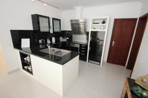 A kitchen or kitchenette at Finca SanJuan (Batista) für Gruppen