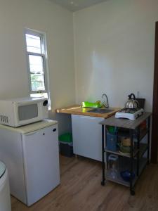 a small kitchen with a microwave and a counter at Limón y Sal in Ciudad de la Costa +19 photos