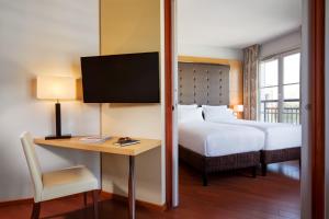 Postel nebo postele na pokoji v ubytování Relais Spa Chessy Val d'Europe