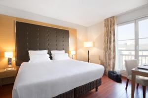 Postel nebo postele na pokoji v ubytování Relais Spa Chessy Val d'Europe