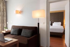 Postel nebo postele na pokoji v ubytování Relais Spa Chessy Val d'Europe