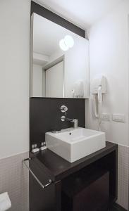 Vonios kambarys apgyvendinimo įstaigoje BB Hotels Aparthotel Desuite
