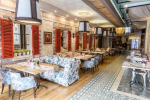 Restoran või mõni muu söögikoht majutusasutuses Cosmopolitan Hotel & Wellness