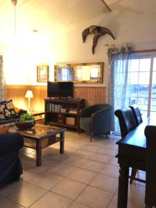 Posezení v ubytování Eyjasol Cottages + 37 fotografií