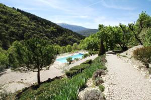 Gallery image of Chambre: une fenêtre sur le Ventoux in Plaisians