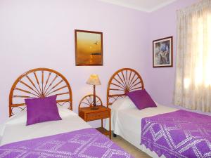 A bed or beds in a room at Holiday Home Etxe Zuri by Interhome Még 7 kép