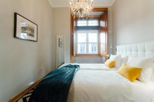 Gallery image of Baixa Downtown Fabulous And Sophisticate Apartment With Elevator 18th Century Building in Lisbon