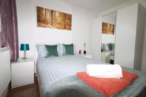 Mordern/Luxary 2 BED Flat Near Central Londonにあるベッド