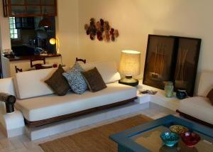 A seating area at Authentic & Tranquil Villa