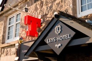 Certifikát, hodnocení, plakát nebo jiný dokument vystavený v ubytování Leys Hotel