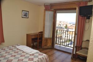 Postel nebo postele na pokoji v ubytování Hotel Tres Arcos