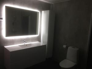 Bilik mandi di Aurora Apartment Inari +9 gambar