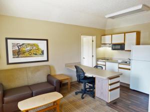 Eldhús eða eldhúskrókur á Extended Stay America Suites - Kansas City - Airport - Tiffany Springs