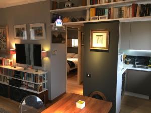 a living room with a television and a kitchen at Penthouseinrome in Rome