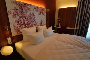 Postel nebo postele na pokoji v ubytování IBB Hotel Ingelheim