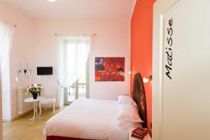 a bedroom with an orange accent wall and a bed at Bergamo Sottosopra in Bergamo