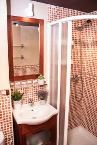 A bathroom at IMEDA Penibetico Sierra Nevada