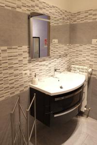 A bathroom at The Blue Strawberry House in San Giovanni Roma