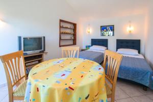 Televízia a/alebo spoločenská miestnosť v ubytovaní Villa Magnolia