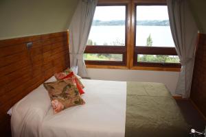 En eller flere senger på et rom på Cabañas Posada Alemana