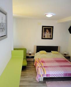 Postel nebo postele na pokoji v ubytování Belic Vinko- house