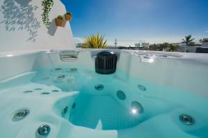 Bazén v ubytovaní La Concha Boutique Apartments - Adults Only alebo v jeho blízkosti