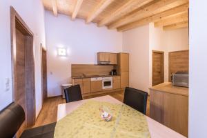 Kuchnia lub aneks kuchenny w obiekcie Gästehaus Runhof