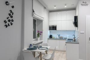 A kitchen or kitchenette at Mateyko Apartment