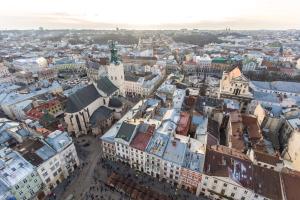 Nespecifikovaný výhled na destinaci Lvov nebo výhled na město při pohledu z hostelu