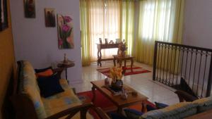 a living room with a couch and a table at Nossa Casa in Cunha