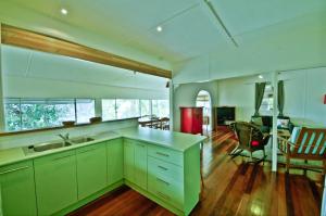 A kitchen or kitchenette at Rosemaree, 24 East Street