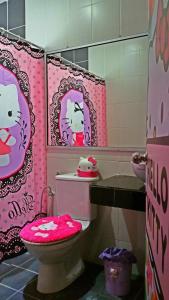 Uma casa de banho em Hello Kitty Signature Suite