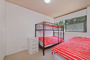 A bunk bed or bunk beds in a room at Beachpark 33 58 Pacific Drive