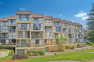an image of an apartment building at Beachpark 10 58 Pacific Drive in Port Macquarie