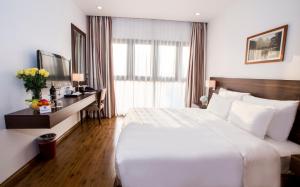 Ένα ή περισσότερα κρεβάτια σε δωμάτιο στο Authentic Hanoi Boutique Hotel