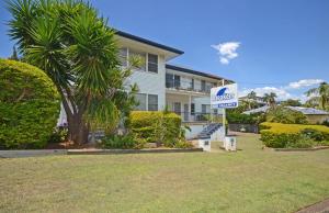 a house with a for lease sign in front of it at Breakers 5 2 Hill Street in Port Macquarie