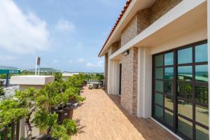 A balcony or terrace at YiShan Farm Homestay
