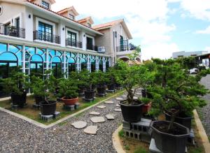 A garden outside YiShan Farm Homestay