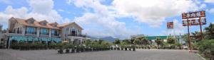 A general mountain view or a mountain view taken from the homestay